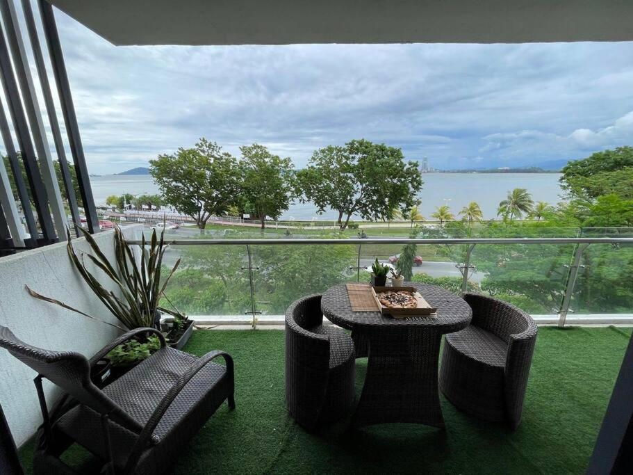 Heaven In City With Full Seaview 2 Cozy Br Bay 21 Kota Kinabalu Exterior photo