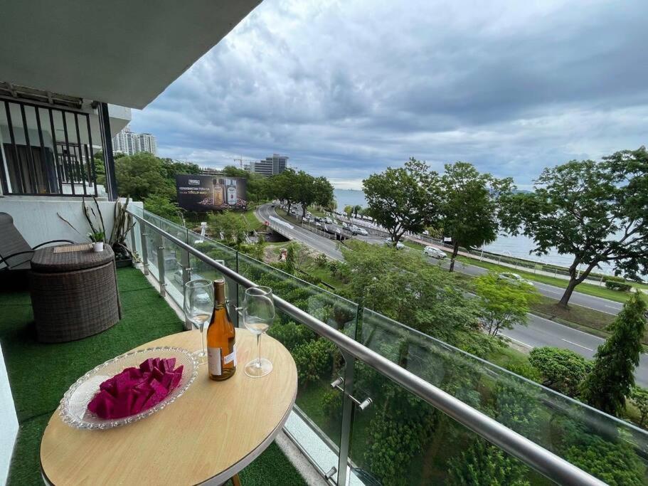 Heaven In City With Full Seaview 2 Cozy Br Bay 21 Kota Kinabalu Exterior photo