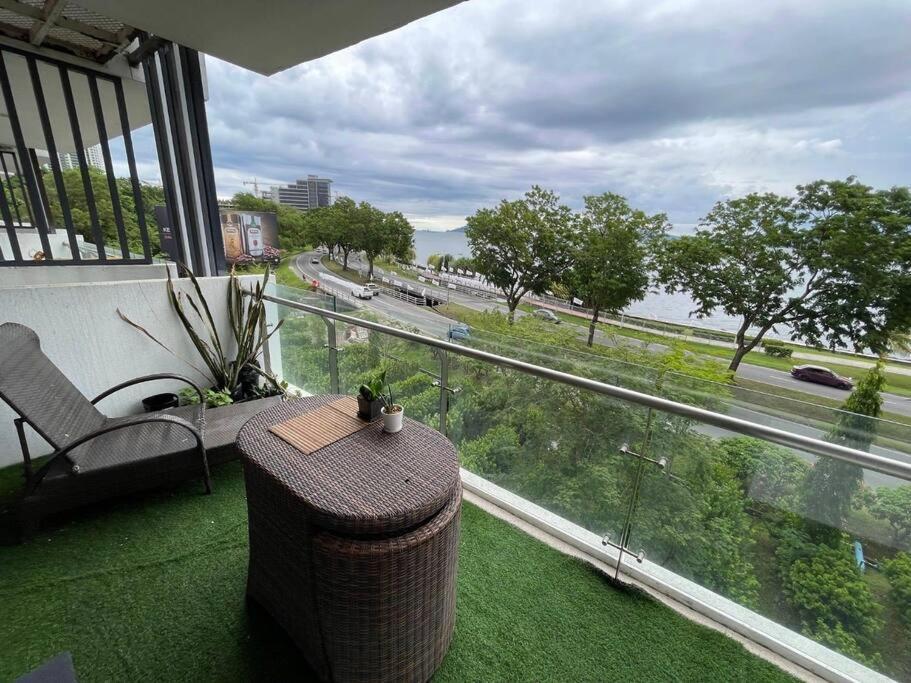 Heaven In City With Full Seaview 2 Cozy Br Bay 21 Kota Kinabalu Exterior photo