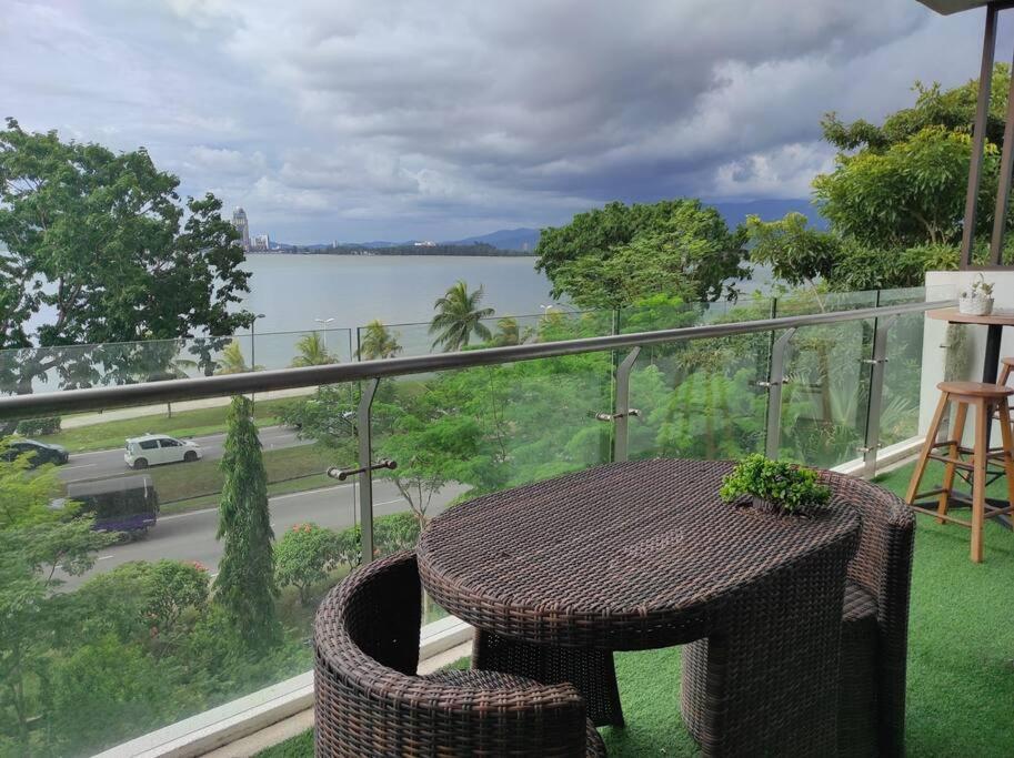 Heaven In City With Full Seaview 2 Cozy Br Bay 21 Kota Kinabalu Exterior photo