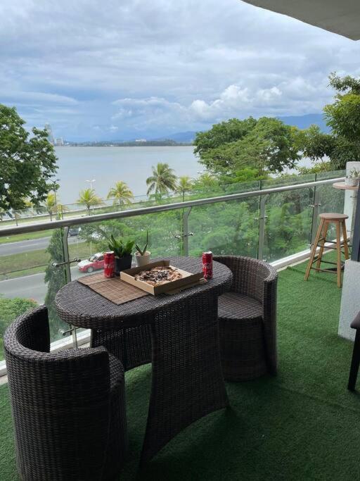 Heaven In City With Full Seaview 2 Cozy Br Bay 21 Kota Kinabalu Exterior photo