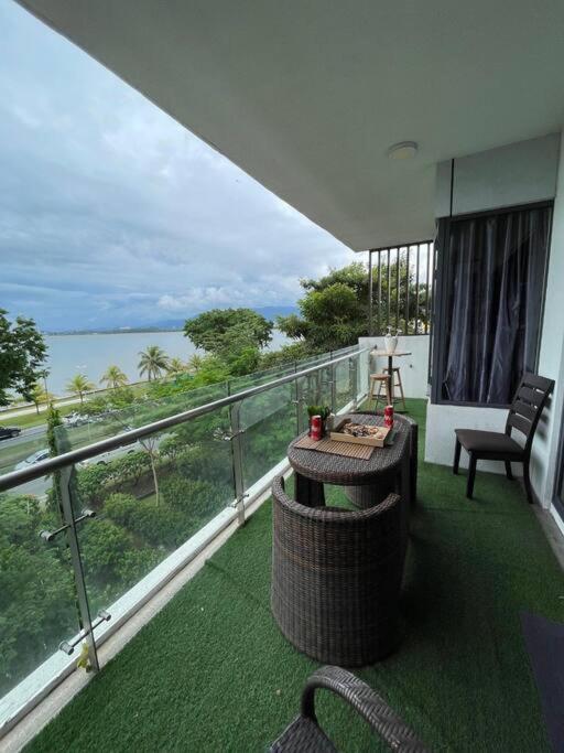 Heaven In City With Full Seaview 2 Cozy Br Bay 21 Kota Kinabalu Exterior photo